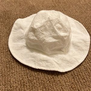 Carters Just One You Girls sun hat, white, size 6-12 months